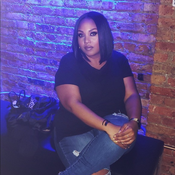 Meet Your Posher! - Picture 6 of 6